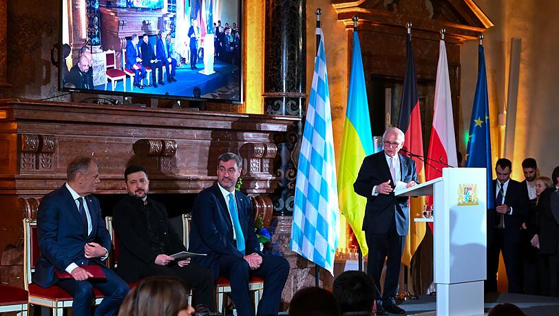 Stellvertretend für den Mut und die Kraft der Ukrainer im Krieg gegen Russland nahm Präsident Wolodymyr Selenskyj den Ewald-von-Kleist-Preis entgegen. Stellvertretend für den Mut und die Kraft der Ukrainer im Krieg gegen Russland nahm Präsident Wolodymyr Selenskyj den Ewald-von-Kleist-Preis entgegen.