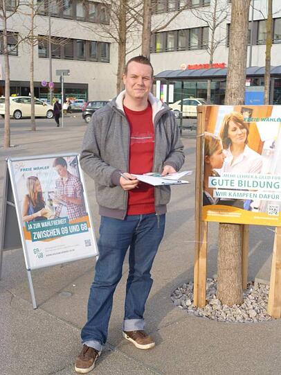 "Keine dritte Startbahn": Marcel Herkert (30), Freie Wähler, Listenplatz 43: Ich möchte mich dafür einsetzen, dass die dritte Startbahn nicht gebaut wird. Die Bürger wollen das nicht. Auch die Zahlen belegen, dass es keine dritte Startbahn braucht, denn die Flugbewegungen gehen zurück. 
Auch der Wohnwahnsinn beschäftigt mich ziemlich. Gerade in meinem Heimatviertel Sendling gibt es Baugrundstücke, die nicht genutzt werden: Am Herzog-Ernst-Platz, an der Ganghoferstraße und an der Hans-Fischer-Straße. Das sind drei exponierte Stellen, die die Stadt für Wohnraum ausweisen könnte. Sie weigert sich aber schon seit zehn Jahren.
Mir würde es dabei vor allem darauf ankommen, dass es einen Mix aus genossenschaftlich gefördertem Wohnraum und Privatwohnungen gäbe. Damit könnte man eine Ghettoisierung verhindern und es würde zu einem gelungenen Miteinander kommen. An vielen anderen Stellen ist das ja schon gelungen.