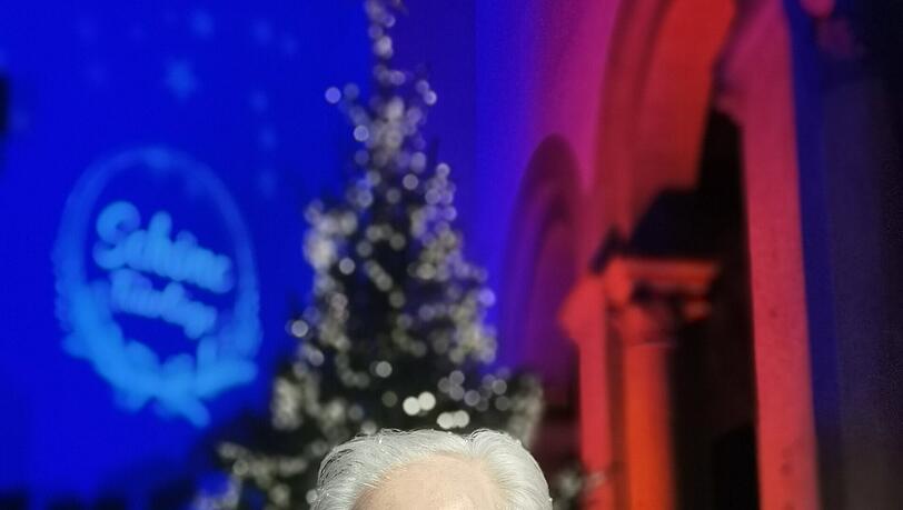 Fotok&uuml;nstler Wolfgang Roucka mit H&uuml;ndin Hermine.