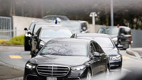 Auf dem Flug von Moskau nach Genf musste die Moskauer Delegation laut russischen Staatsmedien einen mehr als achtst&uuml;ndigen Umweg in Kauf nehmen.
