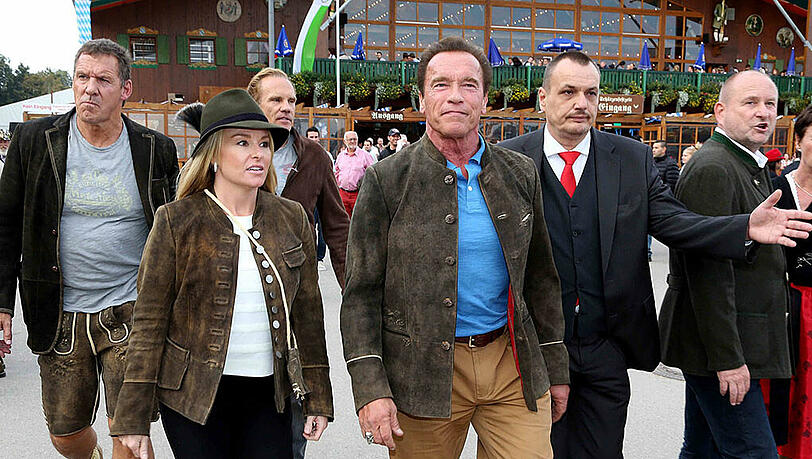 Wiesn 2014: Arnold Schwarzenegger und Ralf Möller auf dem Oktoberfest - Die Bilder. Wiesn 2014: Arnold Schwarzenegger und Ralf Möller auf dem Oktoberfest - Die Bilder.