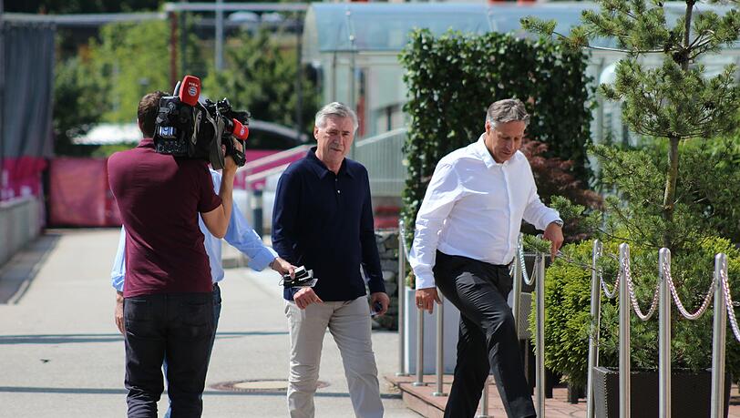 Der neue Bayern-Trainer Carlo Ancelotti ist in München angekommen. Am Montag übernimmt er das Training des Rekordmeisters. Der neue Bayern-Trainer Carlo Ancelotti ist in München angekommen. Am Montag übernimmt er das Training des Rekordmeisters.