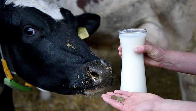 Bauern protestieren wegen niedriger Milchpreise. Foto: Carsten Rehder/Symbolbild Bauern protestieren wegen niedriger Milchpreise. Foto: Carsten Rehder/Symbolbild
