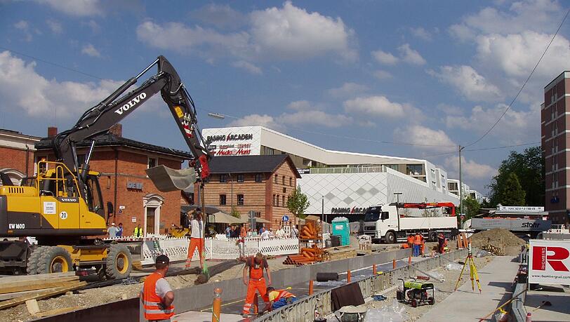 Jahrelang herrschte in Pasing Baustelle. Eine fotografische Langzeit-Dokumentation ist derzeit im Ebenböckhaus zu sehen. Jahrelang herrschte in Pasing Baustelle. Eine fotografische Langzeit-Dokumentation ist derzeit im Ebenböckhaus zu sehen.