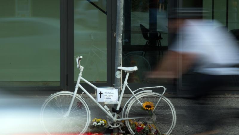 Das sogenannte Geisterrad erinnert an einen Radfahrer, der von einem rechts abbiegenden LKW getötet wurde. Das sogenannte Geisterrad erinnert an einen Radfahrer, der von einem rechts abbiegenden LKW getötet wurde.