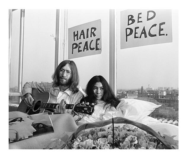 Haariger Protest: Nico Koster hat 1969 das Bed-in von John Lennon und Yoko Ono festgehalten und ,oz &bdquo;Hair Peace&ldquo; betitelt.