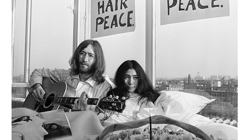 Haariger Protest: Nico Koster hat 1969 das Bed-in von John Lennon und Yoko Ono festgehalten und ,oz &bdquo;Hair Peace&ldquo; betitelt.