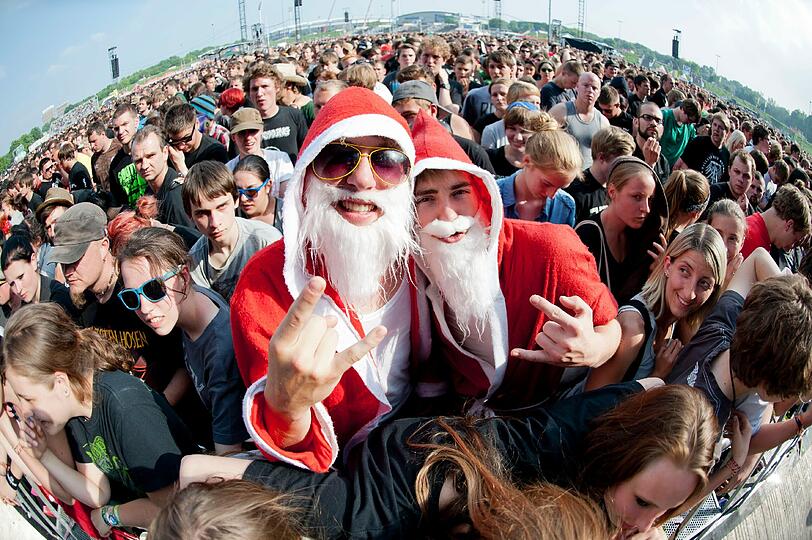 Heiße Rocker, wilde Punks und johlende Fans - auf den beiden Festivals Rock im Park und Rock am Ring feierten über 100.000 Rockfans am Wochenende ihre Lieblingsband. Unter anderem mit dabei: Metallica, Die Toten Hosen, The Ting Tings und Rapper Cro.