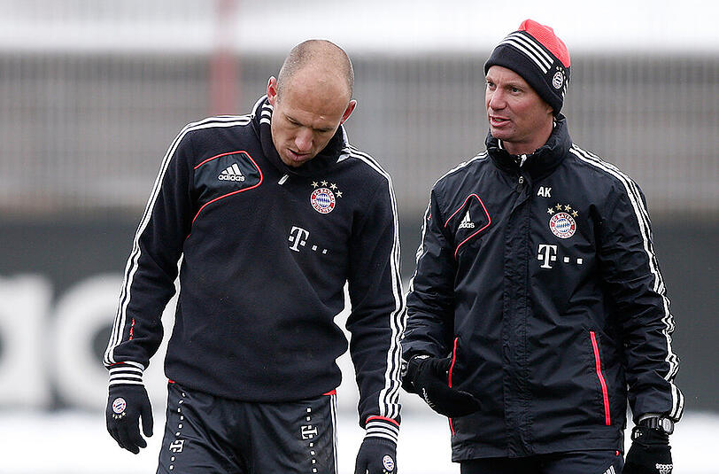 Fitness-Trainer Andreas Kornmayer (l) mit Arjen Robben beim Training an der Säbener Straße.