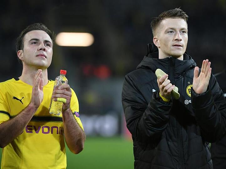 Die BVB-Stars um Mario Götze (l) und Marco Reus bekamen trotz der Niederlage Applaus von den Fans.