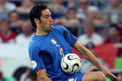 Mit breiter Brust: Luca Toni.