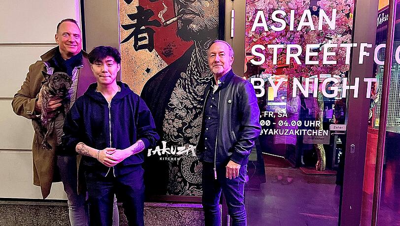 Mathias Scheffel (r.),  Giang Ninh (M.) und Gesellschafter Alexander Rupp haben am Lenbachplatz Großes vor. Ein Party-Asiate soll zum Hotspot Münchens werden.