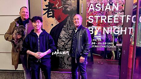 Mathias Scheffel (r.),  Giang Ninh (M.) und Gesellschafter Alexander Rupp haben am Lenbachplatz Großes vor. Ein Party-Asiate soll zum Hotspot Münchens werden.