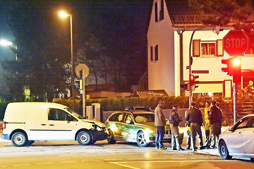 An den Fahrzeugen entstand ein Schaden von rund 50 000 Euro.