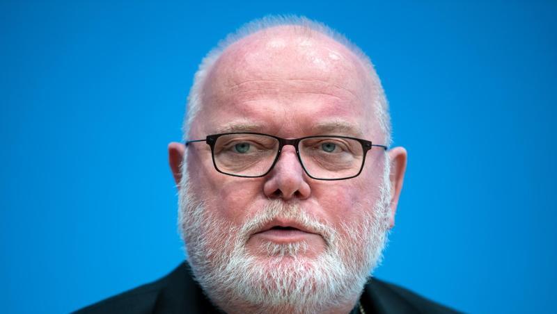 Kardinal Reinhard Marx vor einem blauen Hintergrund. Foto: Bernd von Jutrczenka/dpa/Archivbild Kardinal Reinhard Marx vor einem blauen Hintergrund. Foto: Bernd von Jutrczenka/dpa/Archivbild
