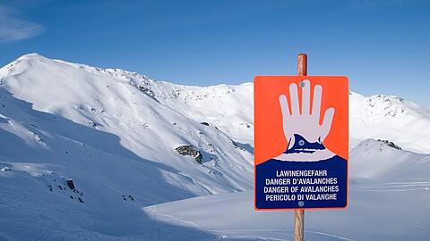 Abseits der Piste ist die Lawinengefahr besonders gro&szlig;.