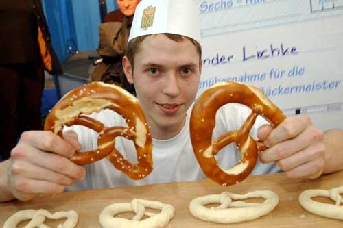 BEGGAGSÄI - Ein Bäckergeselle! Wer hätte das gedacht. Doch sobald man&#039;s weiß, ist es eigentlich ganz klar. Haben Sie richtig geraten oder es sogar gewusst?