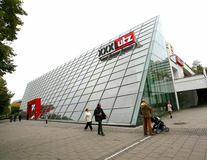 2004 eröffnet, bald Geschichte: Der XXXLutz auf der Theresienhöhe.