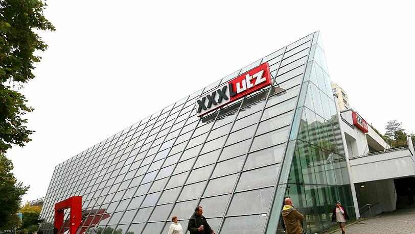 2004 eröffnet, bald Geschichte: Der XXXLutz auf der Theresienhöhe. 2004 eröffnet, bald Geschichte: Der XXXLutz auf der Theresienhöhe.