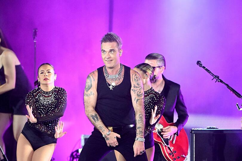 Robbie Williams live auf der Bühne am 27.08.2022 in München auf dem Messegelände.