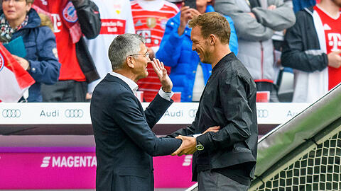Präsident Herbert Hainer (li.) steht hinter Bayern-Trainer Julian Nagelsmann.