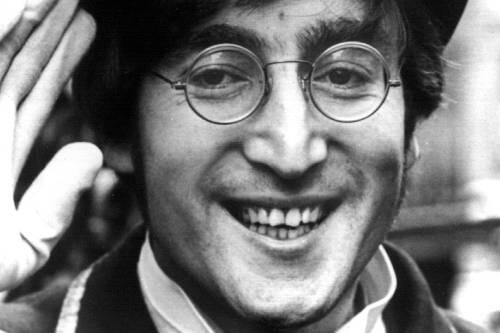 Eine neue Biografie erzählt viel Tratsch aus John Lennons Leben.