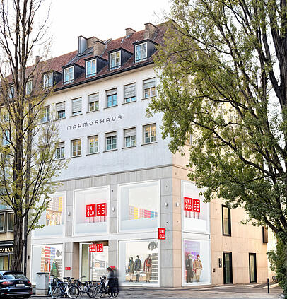 Hier residierte bis Mai 2006 das Marmorhaus, ein Kino mit sechs Sälen. Zuletzt verkauft in der Leopoldstraße 35 in Schwabing Zara seine Mode, ab Herbst tut dies Uniqlo. Hier residierte bis Mai 2006 das Marmorhaus, ein Kino mit sechs Sälen. Zuletzt verkauft in der Leopoldstraße 35 in Schwabing Zara seine Mode, ab Herbst tut dies Uniqlo.