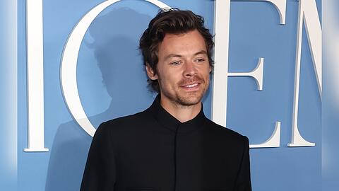 Sorgt Harry Styles wieder f&uuml;r den n&auml;chsten gro&szlig;en Sneakertrend?
