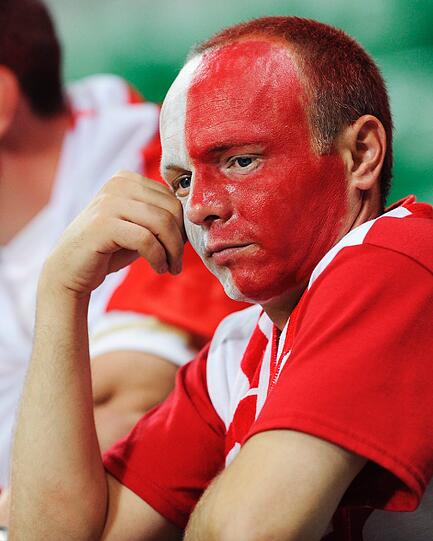 Co-Gastgeber Polen ist aus der EM ausgeschieden, Griechenland steht überraschend im Viertelfinale. Tränen bei den polnischen Fans und Jubel bei den Hellas-Anhängern. Die Bilder.