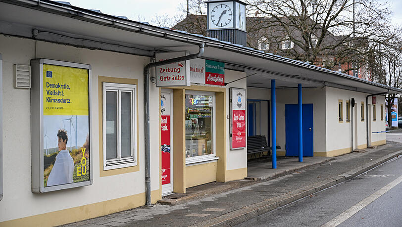 Hier hielt einst die Tram, heute der Bus. Hier hielt einst die Tram, heute der Bus.