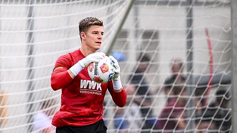 Erstmals in der Vorbereitung im FCA-Tor: Finn Dahmen.