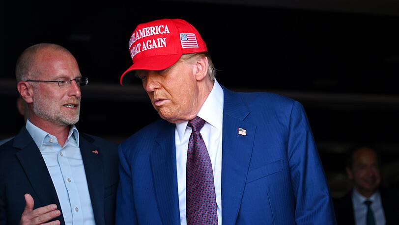 FCC-Chef Brendan Carr (l) ist ein Vertrauter von US-Pr&auml;sident Donald Trump. (Archivbild)