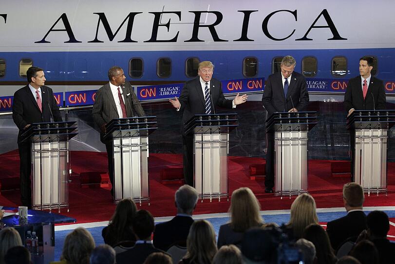 Zweite TV-Debatte der US-Präsidentschaftsbewerber: Ted Cruz (von links), Ben Carson, Donald Trump, Jeb Bush und Scott Walker.