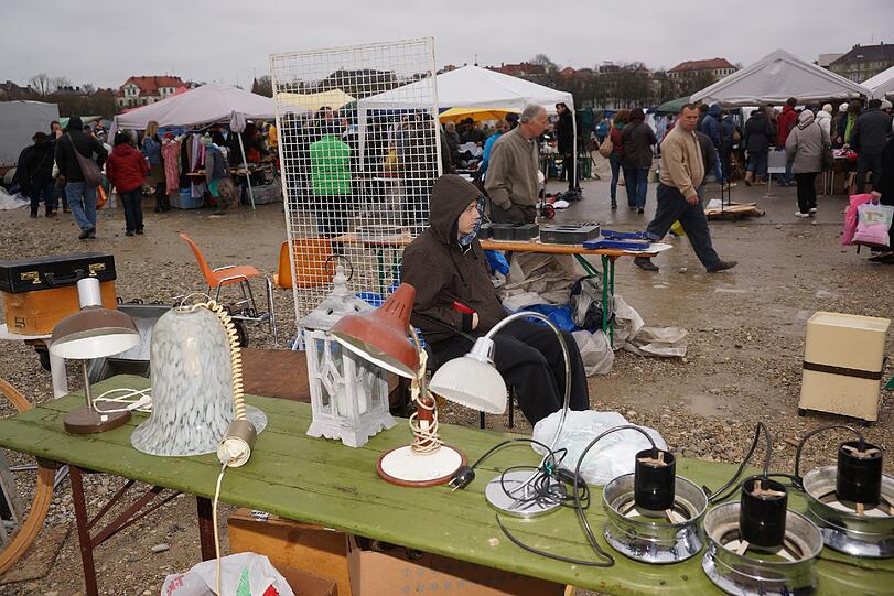 Die Bilder vom BRK Flohmarkt auf der Theresienwiese.