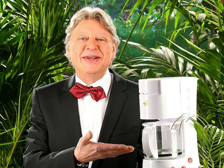 Typische Handbewegung: Walter Freiwald wurde vom Produktanpreiser zum Dschungel-Ekel