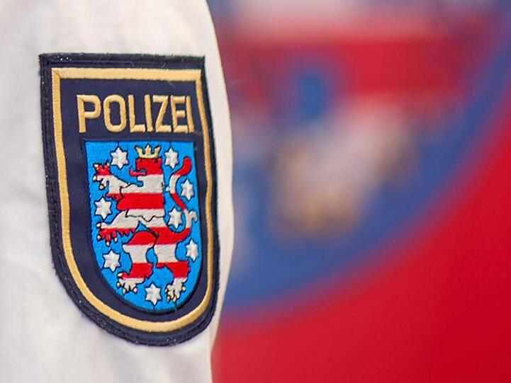 Ein Ärmelabzeichen der Thüringer Polizei. Zwei Thüringer Polizisten stehen in Verdacht, im Dienst im Kreis Gotha eine Frau vergewaltigt zu haben.