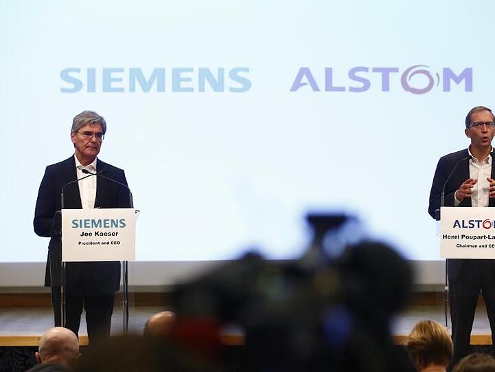 Der Siemens-Vorstandsvorsitzende Joe Kaeser und Alstom-CEO Henri Poupart-Lafarge (l-r). Foto: Thibault Camus/AP/Archiv