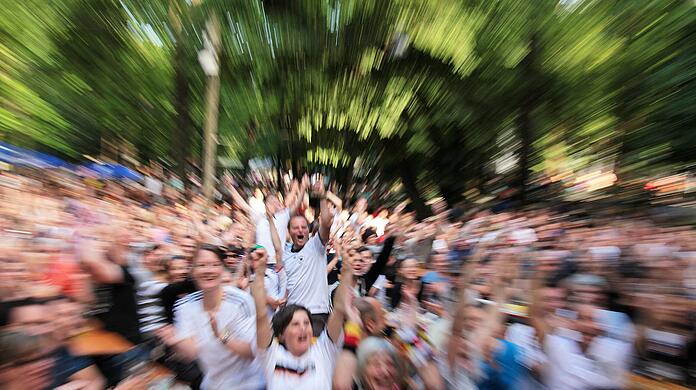 Die CSU im Münchner Stadtrat wünscht sich während der Fußball-EM Public Viewing in der Außengastronomie, wie hier im Augustiner-Biergarten. (Archivbild)