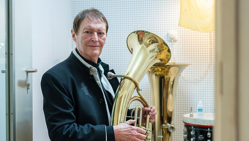 Die Band Haindling mit ihrem Frontmann und Gründer Hans-Jürgen Buchner geht 2025 wieder auf Tournee. (Archivbild)