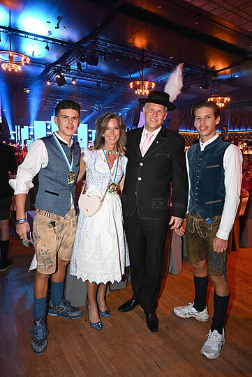 Alexander Brandl mit Frau und Söhnen.
