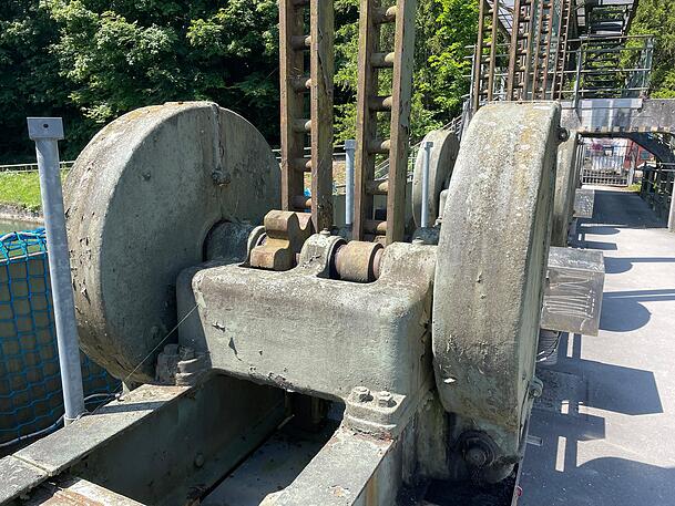 Ein bisschen Patina und ein bisschen Rost: Technik aus dem Jahr 1908, die aber heute noch funktioniert und weiterhin in Betrieb ist. Ein bisschen Patina und ein bisschen Rost: Technik aus dem Jahr 1908, die aber heute noch funktioniert und weiterhin in Betrieb ist.