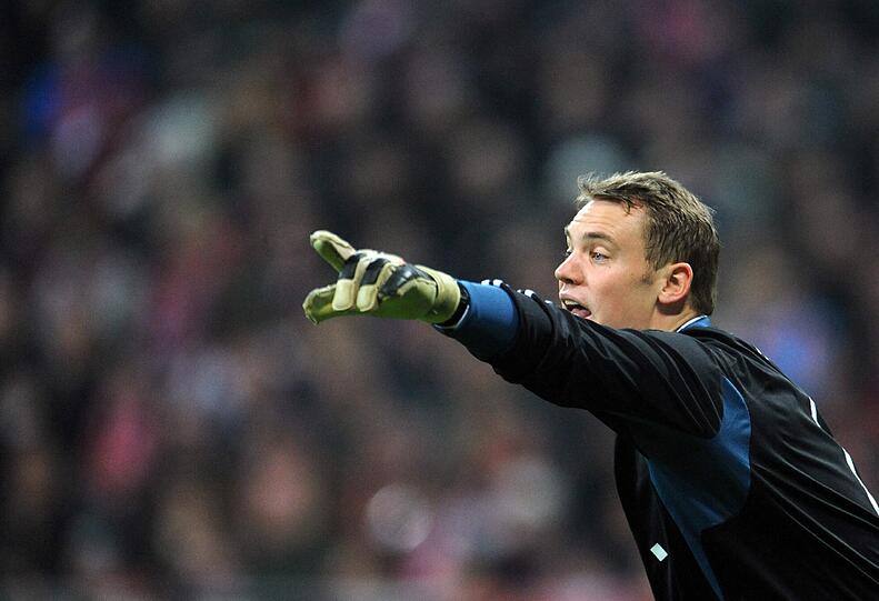 MANUEL NEUER: NOTE 2 -
Die zwei Basler Ecken in der ersten Halbzeit pflückte er sicher herunter, ansonsten hatte er wenig zu tun.