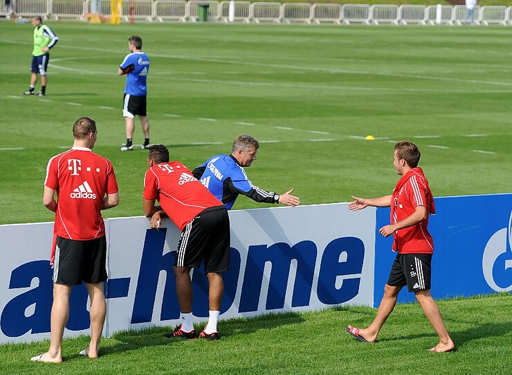 Die Bilder vom Besuch der Bayern auf dem Schalke-Trainingsgelände.