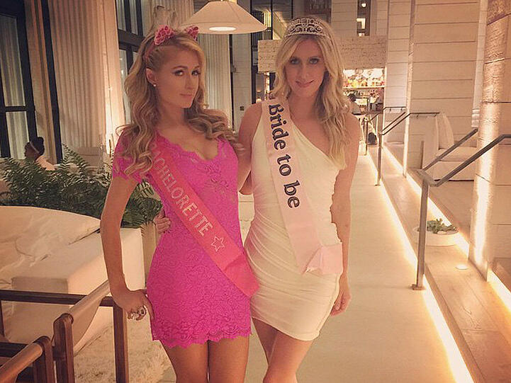 Die Nacht ist jung für Braut Nicky Hilton und ihre Brautjungfer Paris. Sie feierten den Junggesellinnenabschied in Miami.