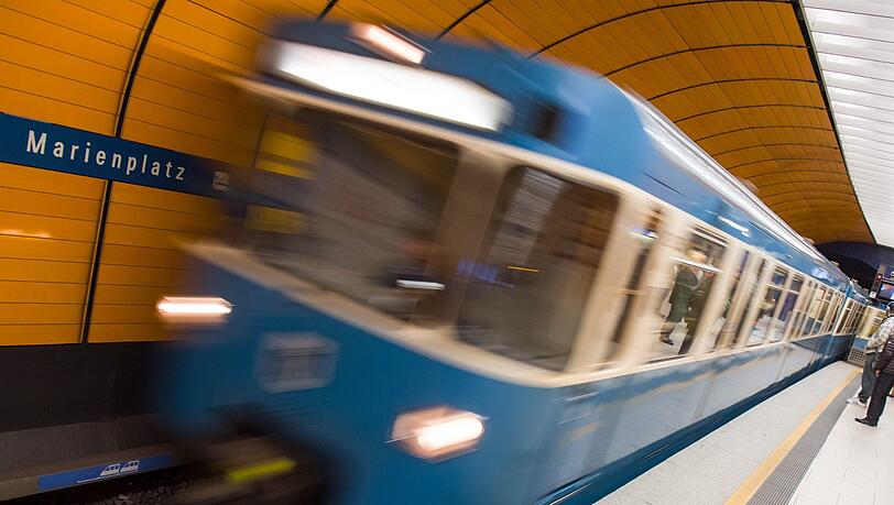 Die Idee: Nachts soll die U-Bahn Pakete zu Zwischenlagern bringen – um Verkehr über der Erde zu reduzieren. Die Idee: Nachts soll die U-Bahn Pakete zu Zwischenlagern bringen – um Verkehr über der Erde zu reduzieren.