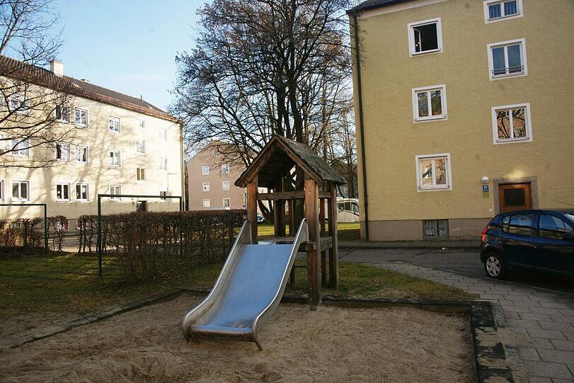 In dieser Siedlung in Ramersdorf wohnt die Familie. Die Kinder haben das blutige Eifersuchtsdrama live mitbekommen.