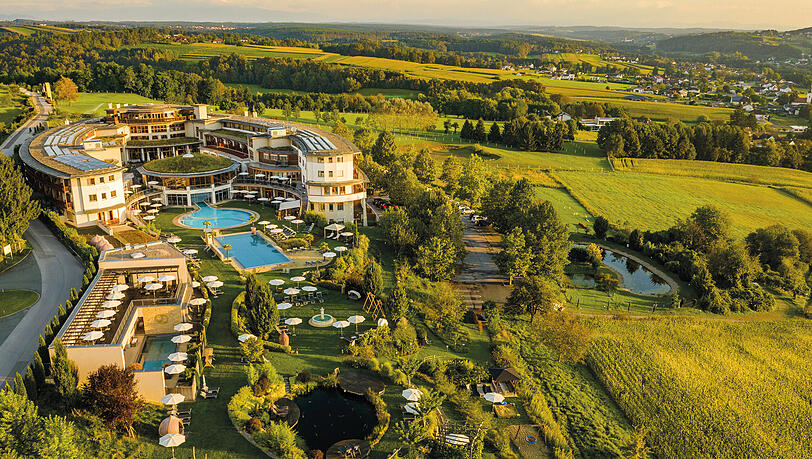 Mit dem neuen Ladies Spa stehen Gästen des Vier-Sterne-Superior Hotels Larimar in Stegersbach rund 7.000 Quadratmeter Wellnessfläche zur Verfügung. Mit dem neuen Ladies Spa stehen Gästen des Vier-Sterne-Superior Hotels Larimar in Stegersbach rund 7.000 Quadratmeter Wellnessfläche zur Verfügung.