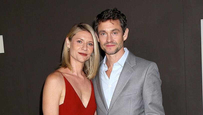 Das Schauspielerpaar Claire Danes und Hugh Dancy lernte sich 2006 bei Dreharbeiten kennen. Drei Jahre später heirateten sie. Das Schauspielerpaar Claire Danes und Hugh Dancy lernte sich 2006 bei Dreharbeiten kennen. Drei Jahre später heirateten sie.