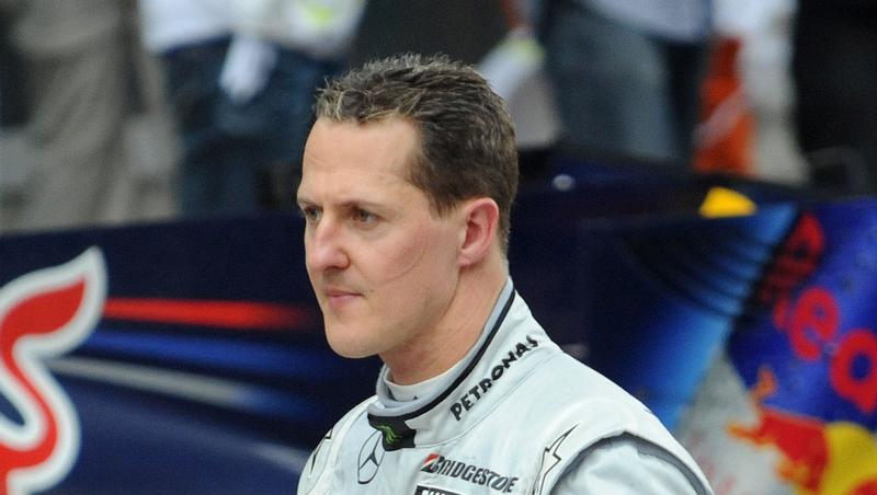 Michael Schumacher kann nicht glücklich sein über seine Leistung in Shanghai. Und er ist es auch nicht. Michael Schumacher kann nicht glücklich sein über seine Leistung in Shanghai. Und er ist es auch nicht.