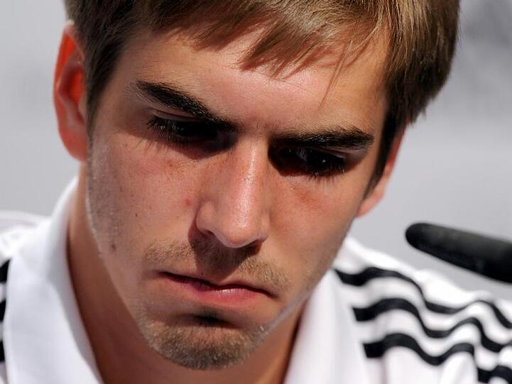 Philipp Lahm wirbt bei den Fans um Verständnis dafür, dass eine Jubel-Feier ausfällt.